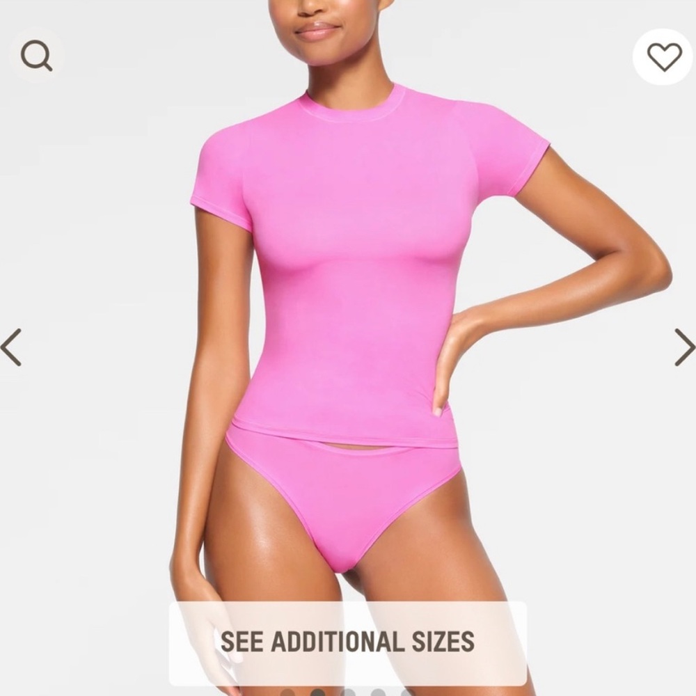 NWT Fits everybody tee